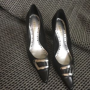 BCBGirls black KOSTY pumps, pointed toe, buckle s8